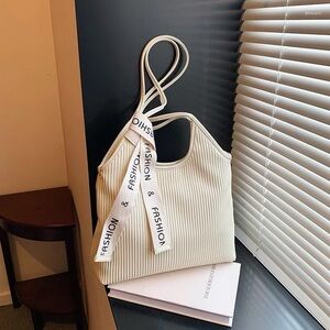 Large Capacity Tote Handbags - Versatile Shoulder bag cream color.